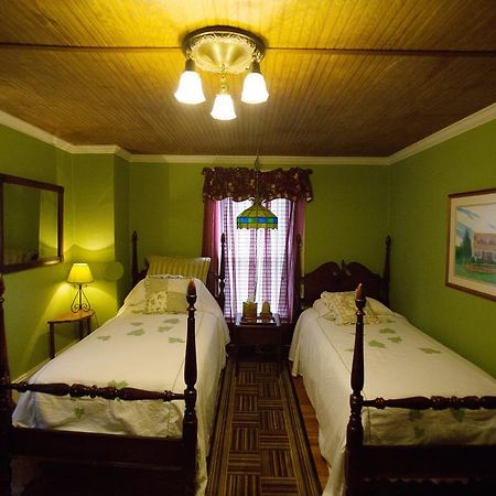 Bees B & B-V Mount Airy Exterior photo