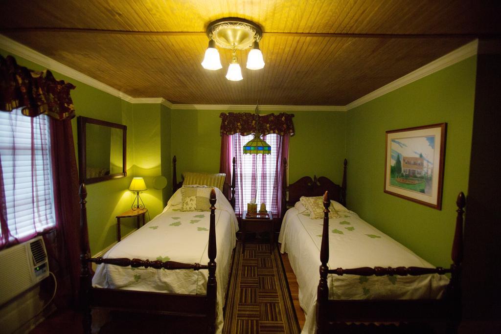Bees B & B-V Mount Airy Exterior photo