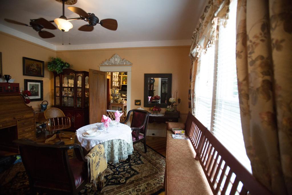 Bees B & B-V Mount Airy Room photo